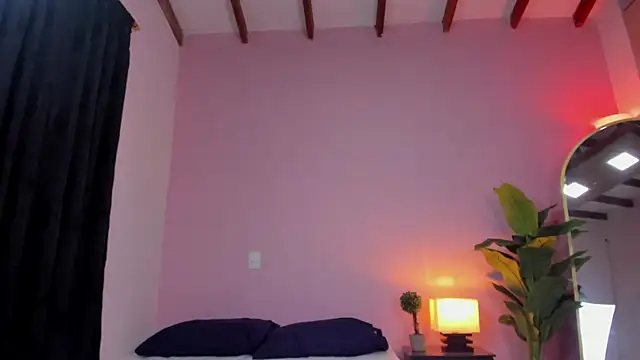wet kiiss online show from June 6, 8:35 pm