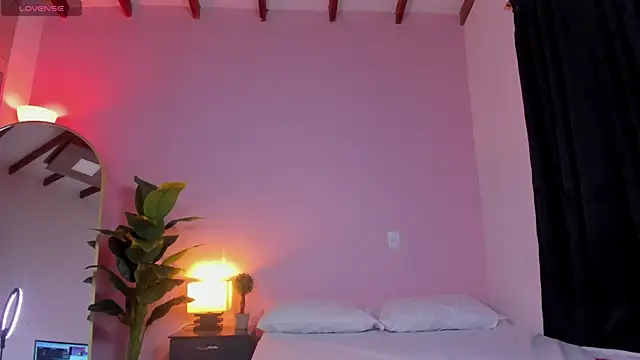 wet kiiss online show from June 9, 8:09 pm
