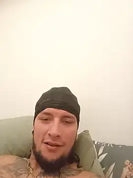 Snapshot of boyrolo24 chatting on June 13, 8:23 am boyrolo24 online show from June 13, 8:23 am