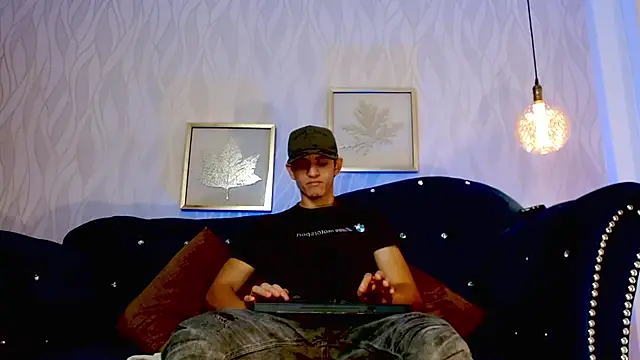 Snapshot of AxelFalconn chatting on June 9, 6:19 pm AxelFalconn online show from June 9, 6:19 pm