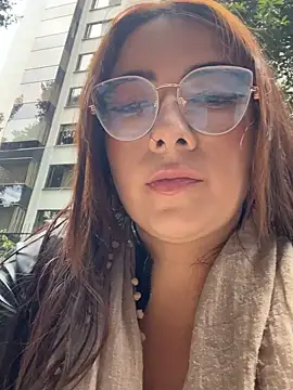 Snapshot of arilynn_ chatting on June 10, 3:33 pm arilynn online show from June 10, 3:33 pm