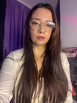 arilynn  online show from July 17, 4:52 am