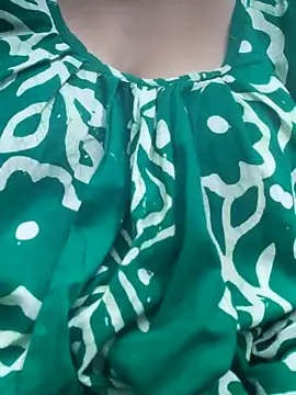 Snapshot of sexyveena chatting on July 1, 7:35 pm sexyveena online show from July 1, 7:35 pm