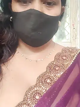 Snapshot of sexyveena chatting on July 7, 8:51 am sexyveena online show from July 7, 8:51 am