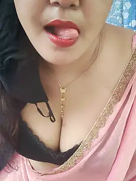 Snapshot of sexyveena chatting on August 4, 7:00 am sexyveena online show from August 4, 7:00 am