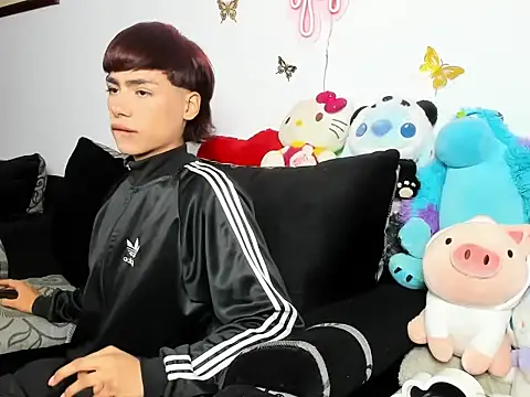 Snapshot of Playboy_andeer chatting on June 15, 2:36 am Playboy andeer online show from June 15, 2:36 am