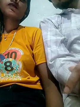 Snapshot of Rani-Couple- chatting on June 2, 6:48 am Rani-Couple- online show from June 2, 6:48 am