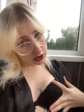Snapshot of xp_blondie chatting on June 11, 12:47 pm xp blondie online show from June 11, 12:47 pm