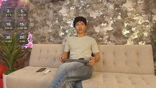Snapshot of Maximiliano_Young chatting on June 9, 1:01 pm Maximiliano Young online show from June 9, 1:01 pm