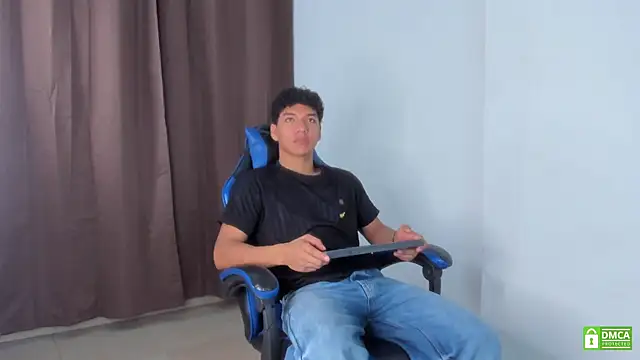 Snapshot of Maximiliano_Young chatting on June 11, 12:36 pm Maximiliano Young online show from June 11, 12:36 pm