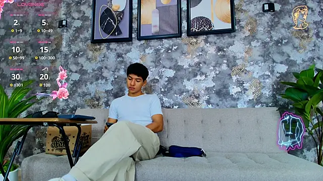 Snapshot of Maximiliano_Young chatting on June 15, 1:24 pm Maximiliano Young online show from June 15, 1:24 pm