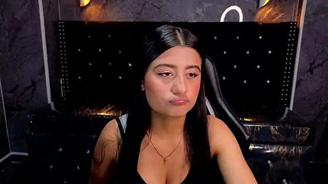Snapshot of Catalella_Little_B chatting on June 3, 8:14 pm Catalella Little B online show from June 3, 8:14 pm