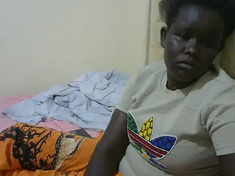 Snapshot of beauty_girl2 chatting on June 11, 12:32 am beauty girl2 online show from June 11, 12:32 am