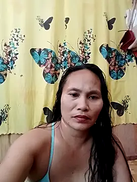 Snapshot of Queenslay chatting on June 21, 1:52 am Queenslay online show from June 21, 1:52 am