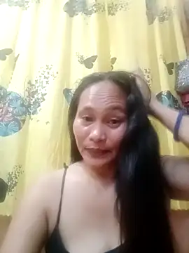 Snapshot of Queenslay chatting on July 2, 12:10 am Queenslay online show from July 2, 12:10 am