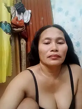 Snapshot of Queenslay chatting on July 5, 6:31 am Queenslay online show from July 5, 6:31 am