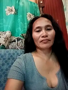 Snapshot of Queenslay chatting on July 15, 2:06 am Queenslay online show from July 15, 2:06 am