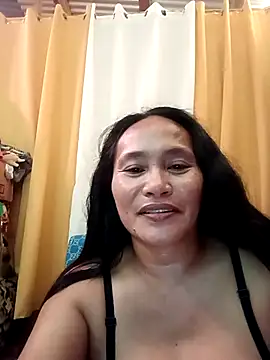 Snapshot of Queenslay chatting on July 17, 5:03 am Queenslay online show from July 17, 5:03 am