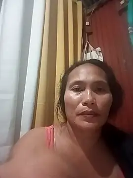 Snapshot of Queenslay chatting on July 21, 10:39 am Queenslay online show from July 21, 10:39 am