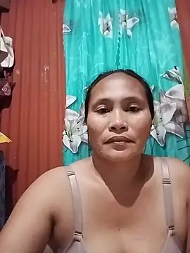 Snapshot of Queenslay chatting on August 3, 10:43 am Queenslay online show from August 3, 10:43 am