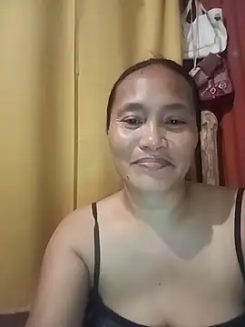 Snapshot of Queenslay chatting on August 6, 10:00 pm Queenslay online show from August 6, 10:00 pm