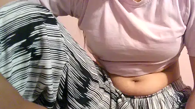 Snapshot of brinda_cutie chatting on June 13, 3:32 pm brinda cutie online show from June 13, 3:32 pm
