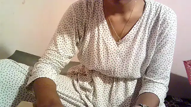 Snapshot of brinda_cutie chatting on June 15, 3:25 pm brinda cutie online show from June 15, 3:25 pm