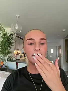 Millymae  online show from June 9, 6:41 pm