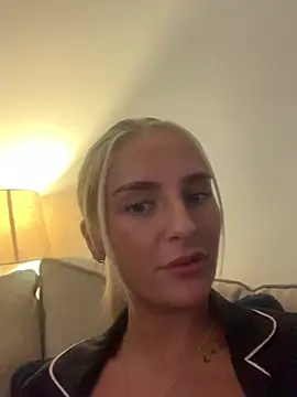 Millymae  online show from June 12, 6:40 pm