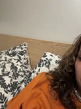 Snapshot of Reine_Sabrina chatting on June 3, 9:53 pm Reine Sabrina online show from June 3, 9:53 pm