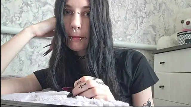 Snapshot of KrissyHiott chatting on June 8, 4:13 am KrissyHiott online show from June 8, 4:13 am