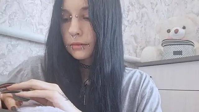 Snapshot of KrissyHiott chatting on June 13, 4:54 am KrissyHiott online show from June 13, 4:54 am