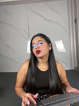 ValentinaLuciana online show from June 8, 1:22 pm