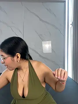 ValentinaLuciana online show from June 10, 1:10 pm