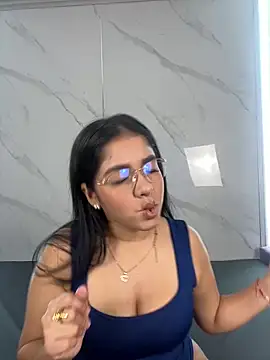 ValentinaLuciana online show from June 11, 1:20 pm