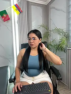 ValentinaLuciana online show from June 15, 1:02 pm