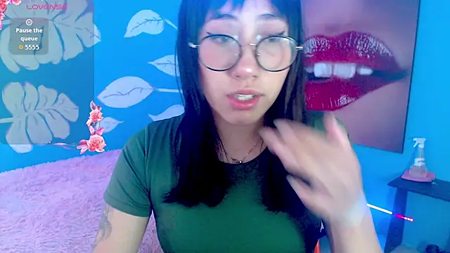 Snapshot of eli_doll chatting on June 3, 11:24 am eli doll online show from June 3, 11:24 am