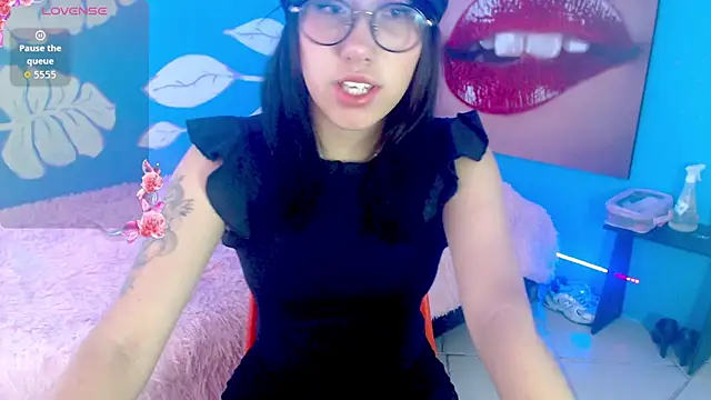 Snapshot of eli_doll chatting on June 4, 11:27 am eli doll online show from June 4, 11:27 am