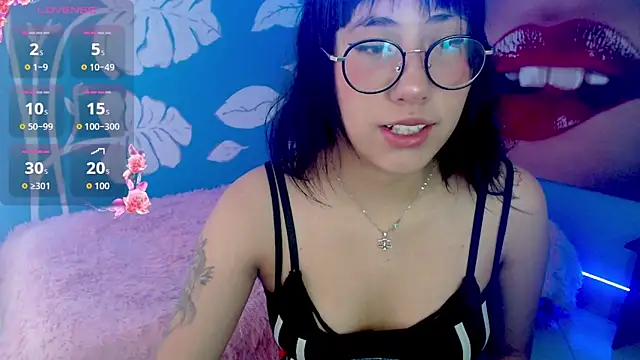 Snapshot of eli_doll chatting on June 9, 11:22 am eli doll online show from June 9, 11:22 am