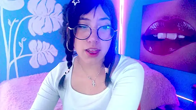 Snapshot of eli_doll chatting on June 15, 11:12 am eli doll online show from June 15, 11:12 am