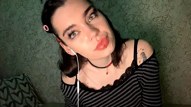 LaceyBatter online show from June 23, 9:24 pm