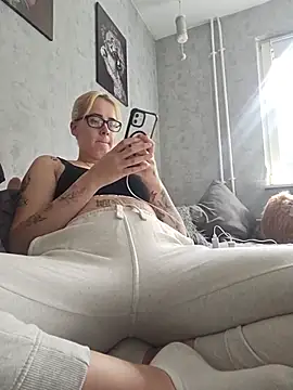 Snapshot of OnlyTattooDevil chatting on August 7, 3:36 pm OnlyTattooDevil online show from August 7, 3:36 pm