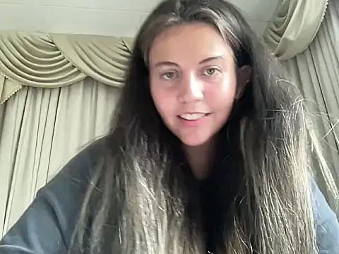 Snapshot of Peaches0777 chatting on June 8, 8:53 pm Peaches0777 online show from June 8, 8:53 pm