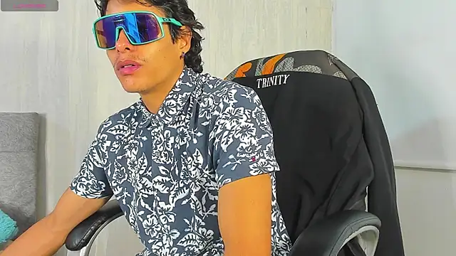 Snapshot of tommyhot7 chatting on June 10, 9:57 pm tommyhot7 online show from June 10, 9:57 pm