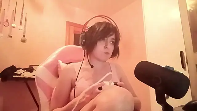 Snapshot of bunnyhoneylovehands chatting on June 11, 9:24 pm bunnyhoneylovehands online show from June 11, 9:24 pm