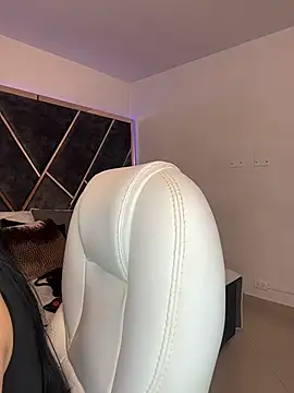 FoxySkye online show from July 14, 5:01 am