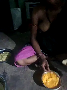 Snapshot of desiwife123coupl chatting on June 3, 5:29 pm desiwife123coupl online show from June 3, 5:29 pm