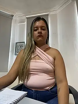 Snapshot of azulskyer chatting on July 3, 4:35 pm azulskyer online show from July 3, 4:35 pm