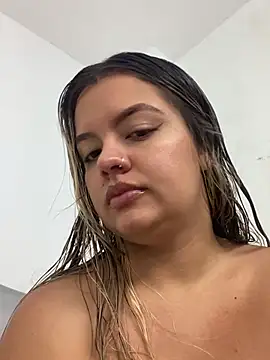 Snapshot of azulskyer chatting on August 1, 5:01 pm azulskyer online show from August 1, 5:01 pm