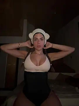 Snapshot of miaabelluccii chatting on June 8, 9:59 pm miaabelluccii online show from June 8, 9:59 pm